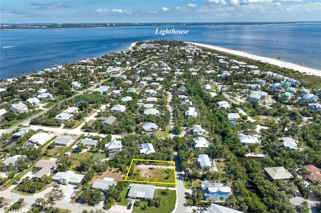 524 Lagoon DR-6