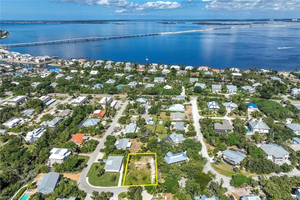 524 Lagoon DR-7