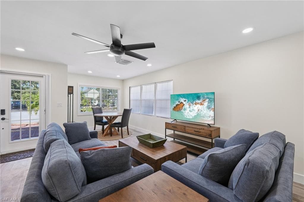 210 Hibiscus DR, FORT MYERS BEACH FL 33931-6