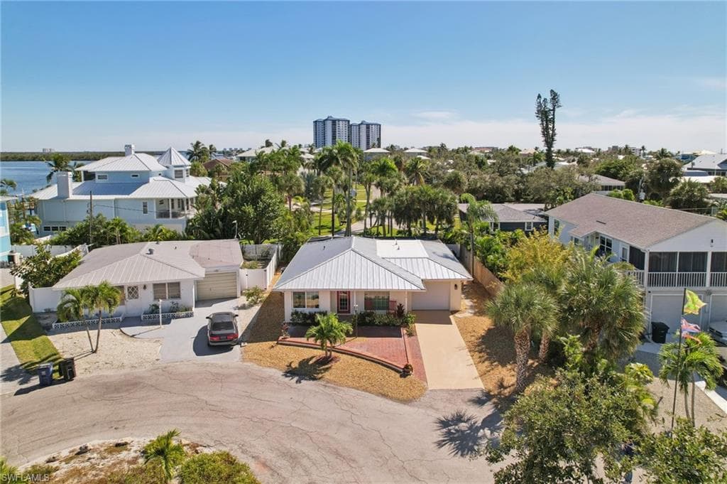 210 Hibiscus DR, FORT MYERS BEACH FL 33931-29