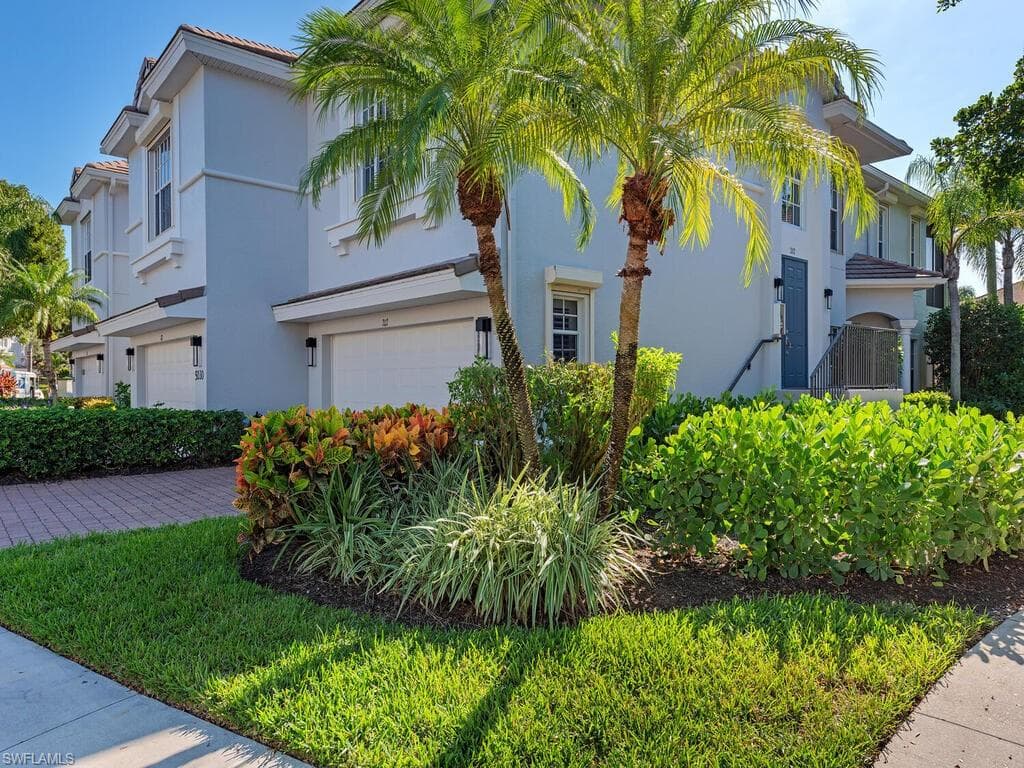 5030 BLAUVELT WAY # 202, NAPLES FL 34105-26