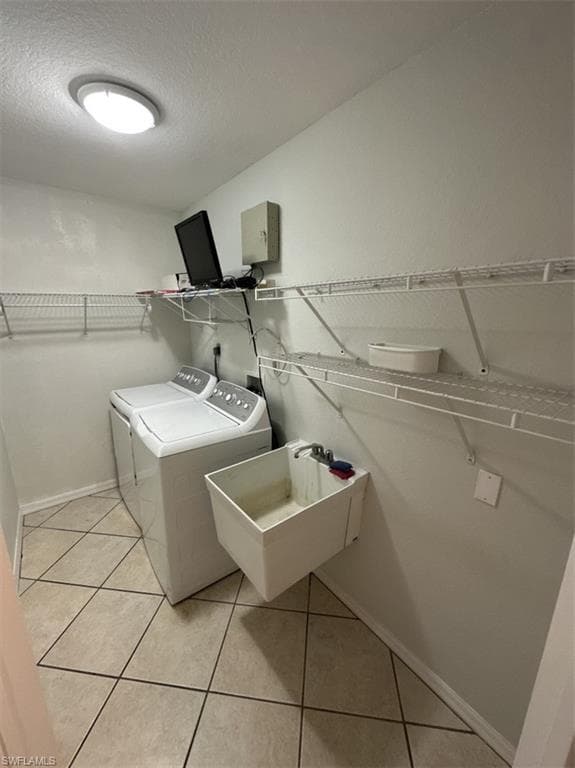 2400 Leavitt RD, ALVA FL 33920-22