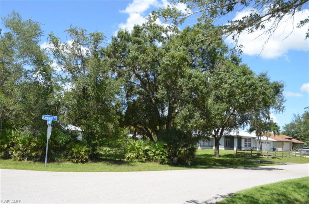 2400 Leavitt RD, ALVA FL 33920-5