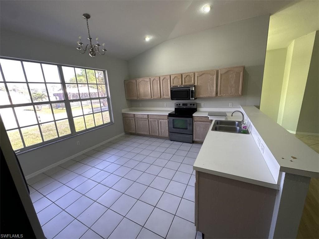 2400 Leavitt RD, ALVA FL 33920-12