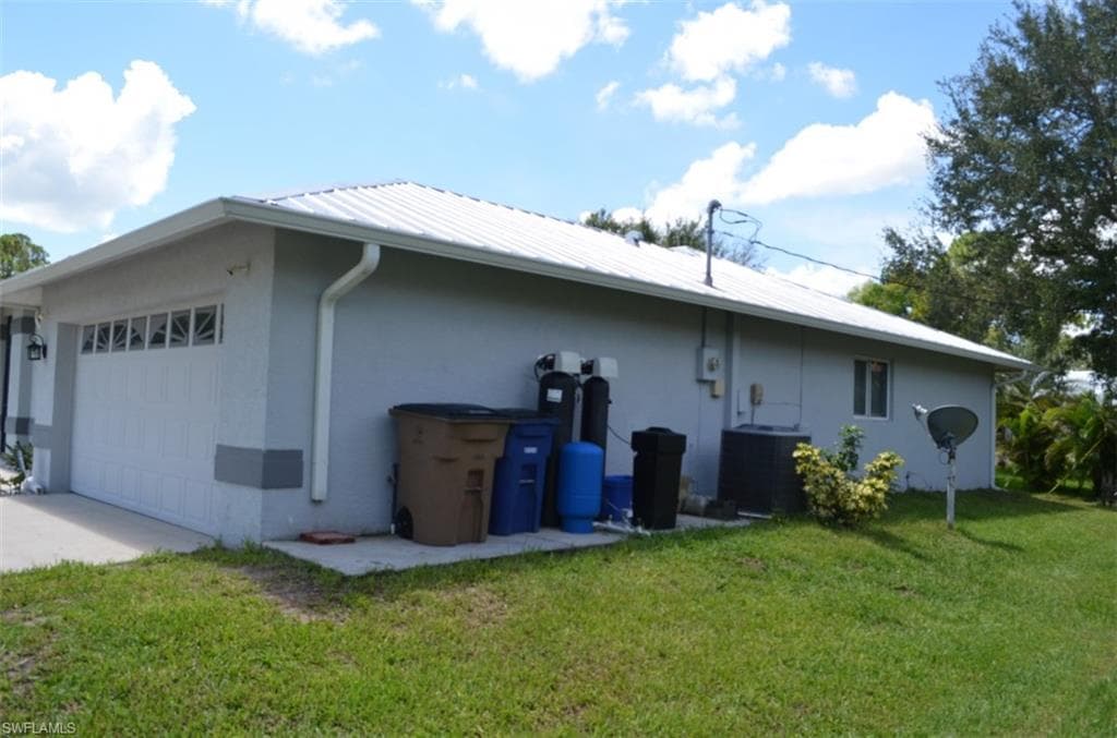 2400 Leavitt RD, ALVA FL 33920-2