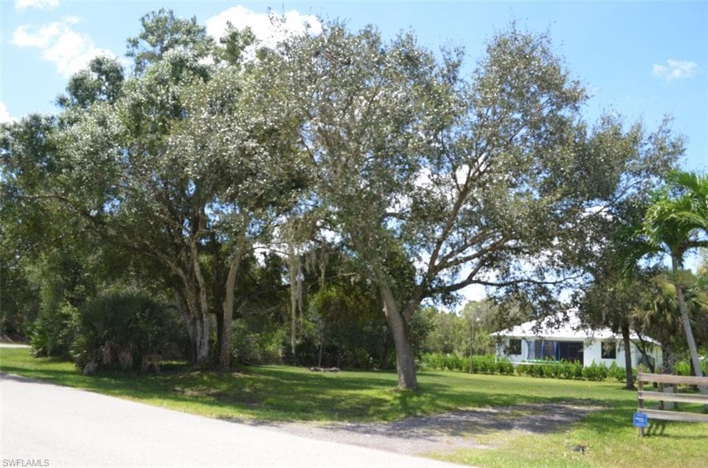 2400 Leavitt RD, ALVA FL 33920-4