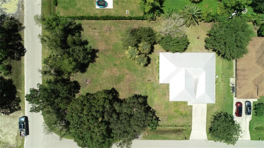 2400 Leavitt RD, ALVA FL 33920-8