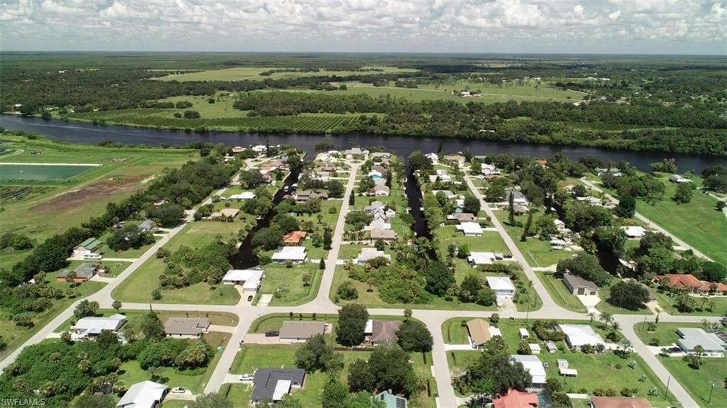 2400 Leavitt RD, ALVA FL 33920-9