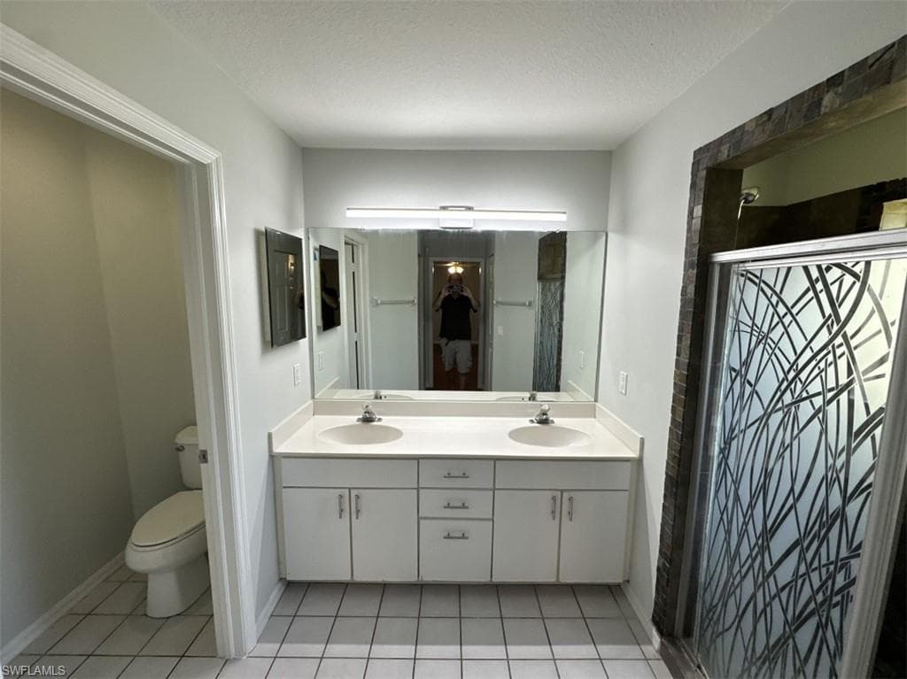 2400 Leavitt RD, ALVA FL 33920-17