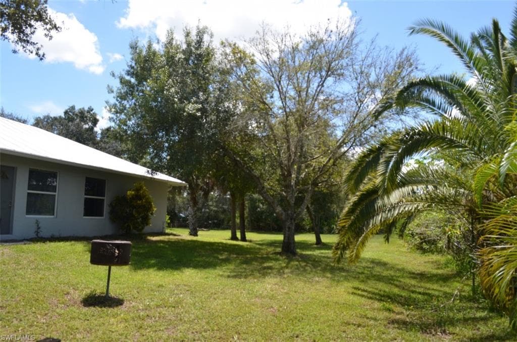 2400 Leavitt RD, ALVA FL 33920-3