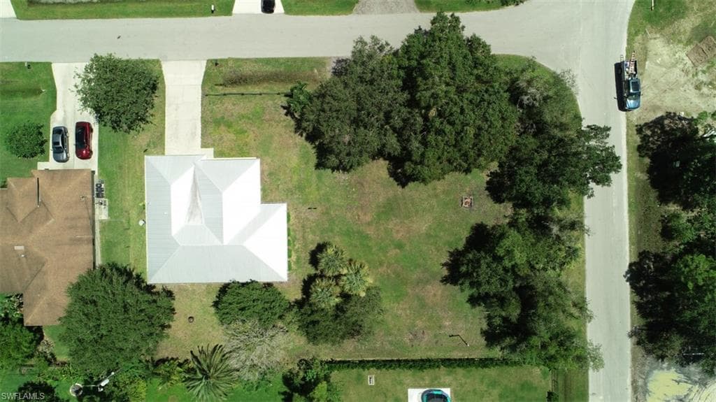 2400 Leavitt RD, ALVA FL 33920-7