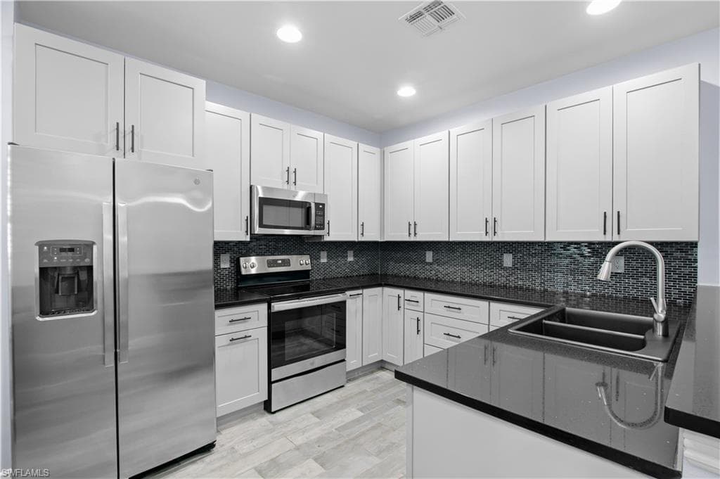 4316 Avian AVE, FORT MYERS FL 33916-2