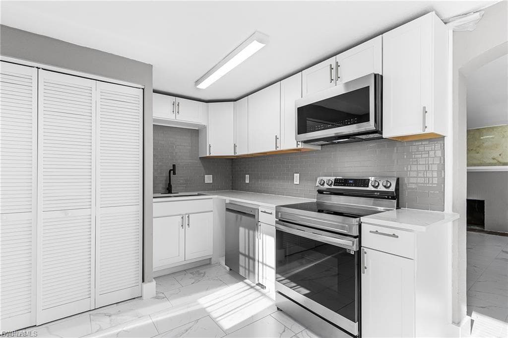 4472 E Riverside DR, FORT MYERS FL 33905-14