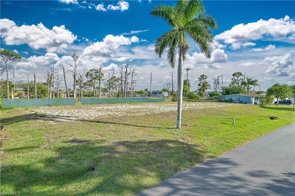 7168 Vassar DR, FORT MYERS FL 33908-1