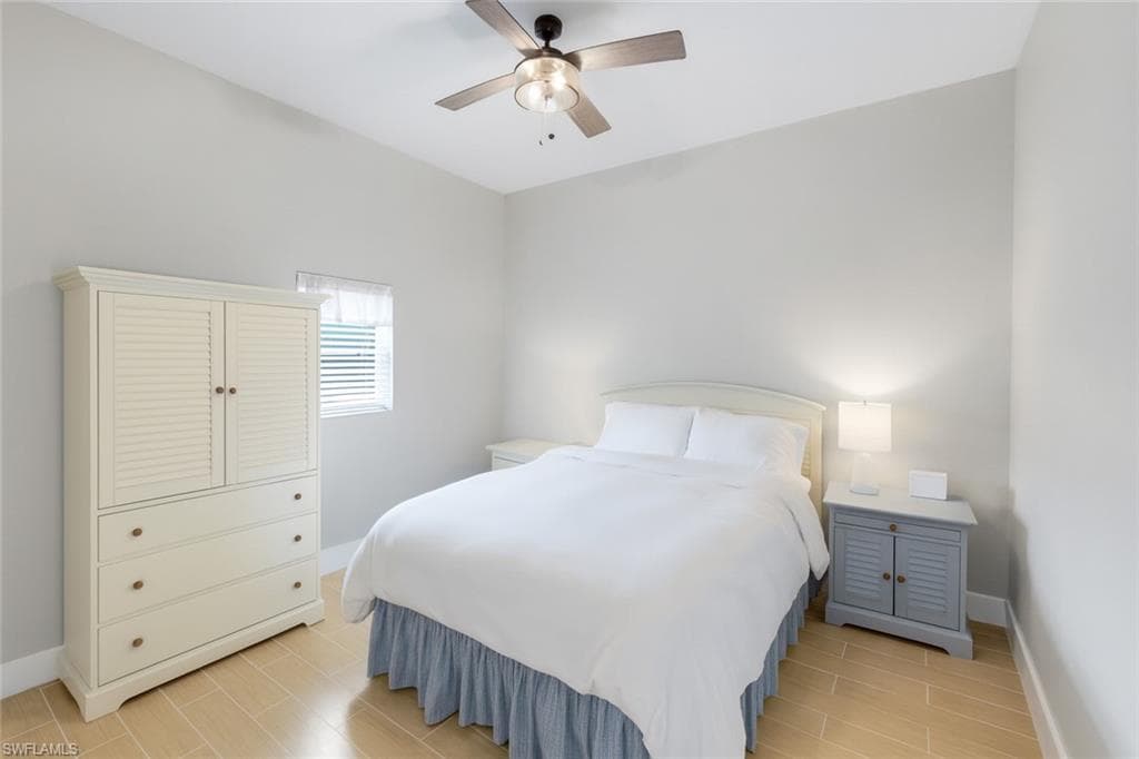 1960 Moulder DR, NAPLES FL 34120-21