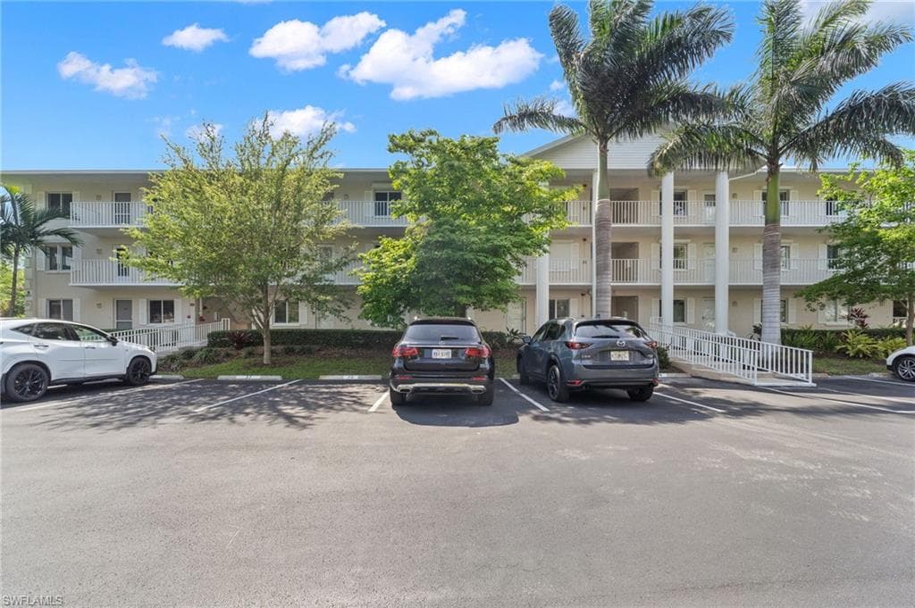 3001 Sandpiper Bay CIR # B103, NAPLES FL 34112-32