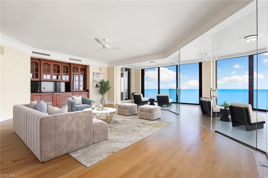 81 Seagate DR # 1103, NAPLES FL 34103-3