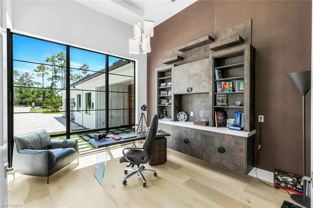 6677 Hunters RD, NAPLES FL 34109-21