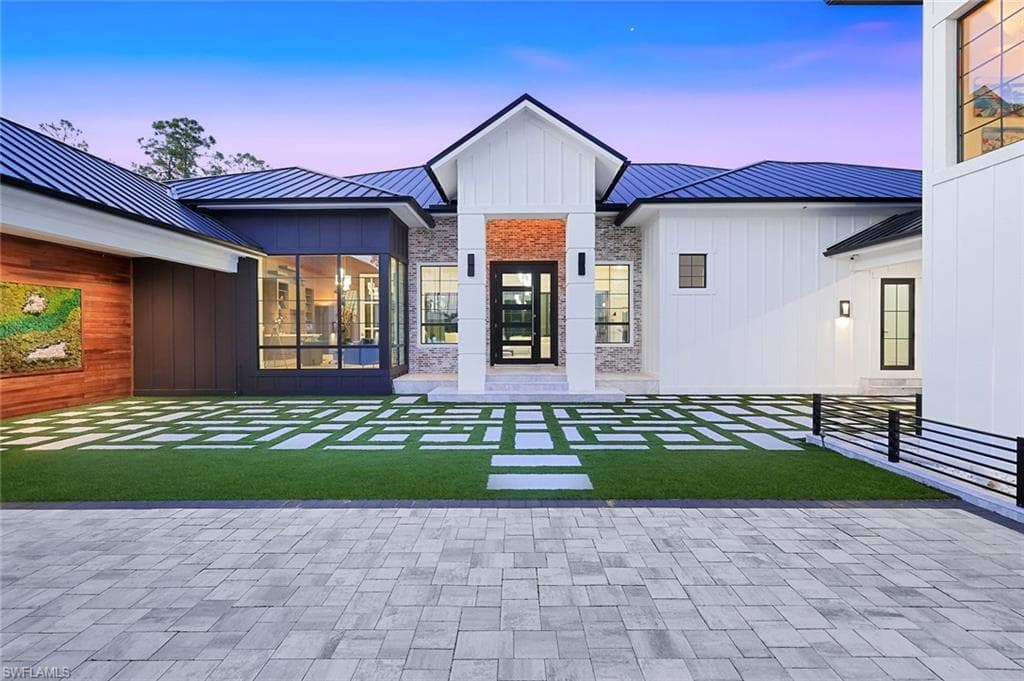 6677 Hunters RD, NAPLES FL 34109-4