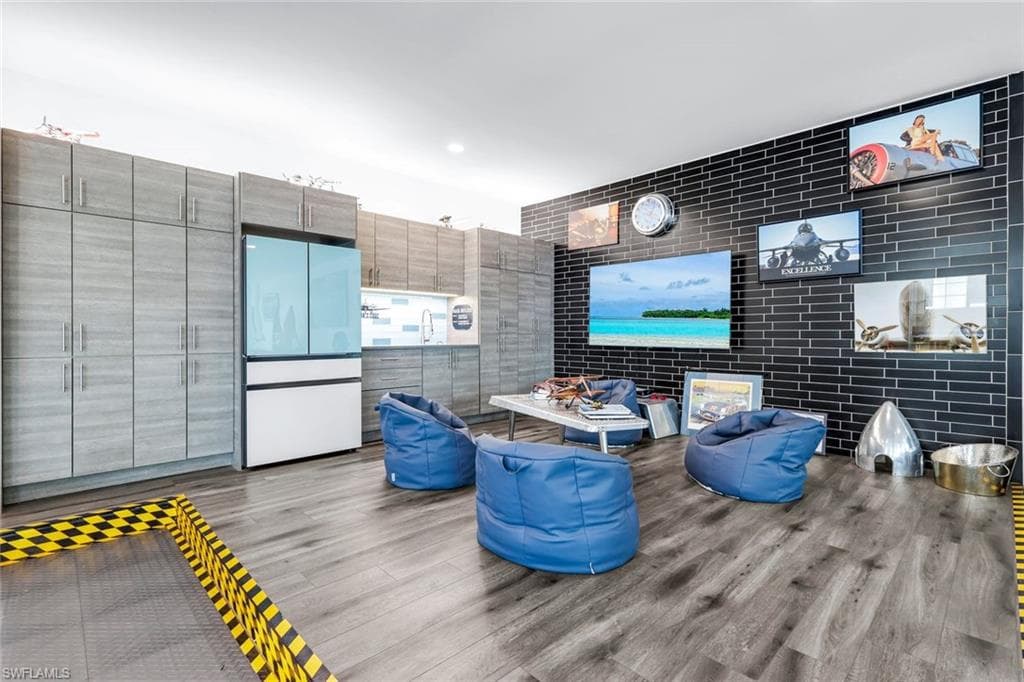 6677 Hunters RD, NAPLES FL 34109-37