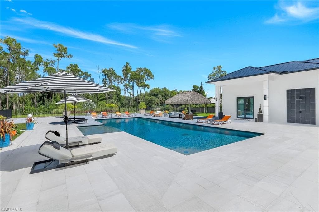 6677 Hunters RD, NAPLES FL 34109-40