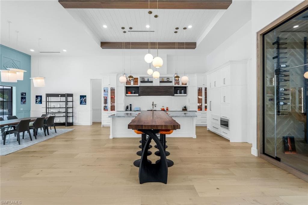 6677 Hunters RD, NAPLES FL 34109-10