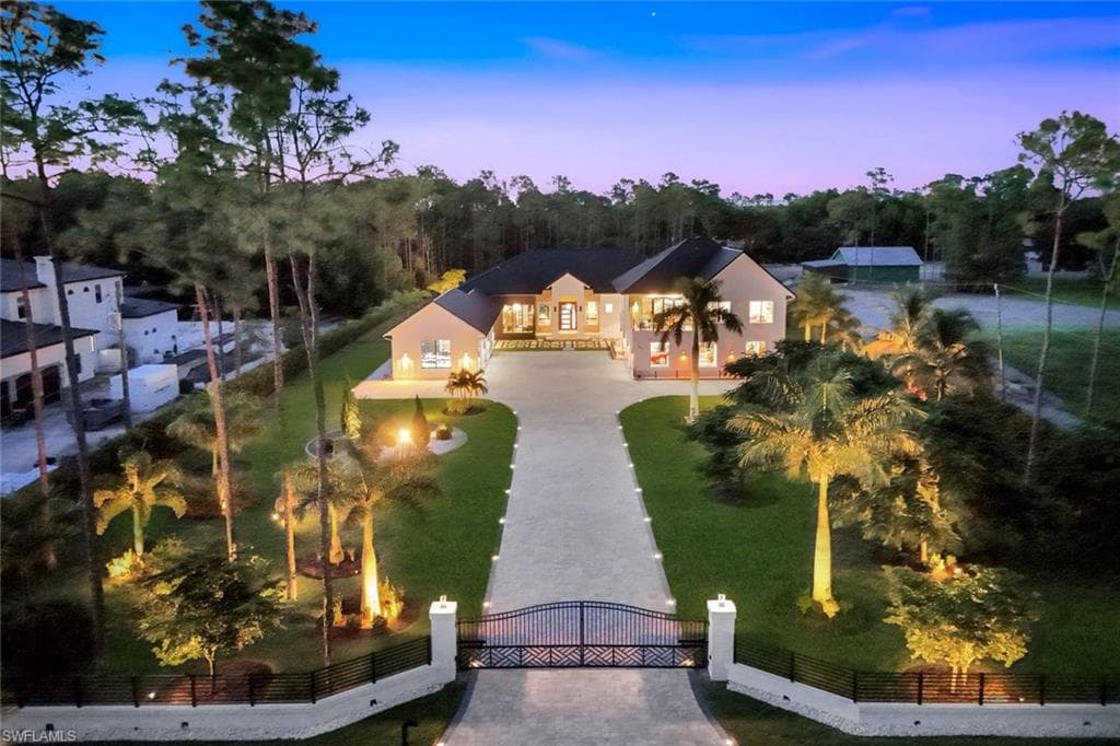 6677 Hunters RD, NAPLES FL 34109-3