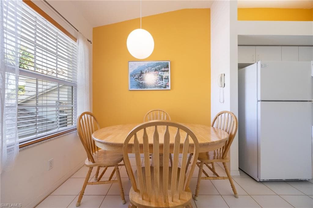 6927 Satinleaf RD N # 203, NAPLES FL 34109-8