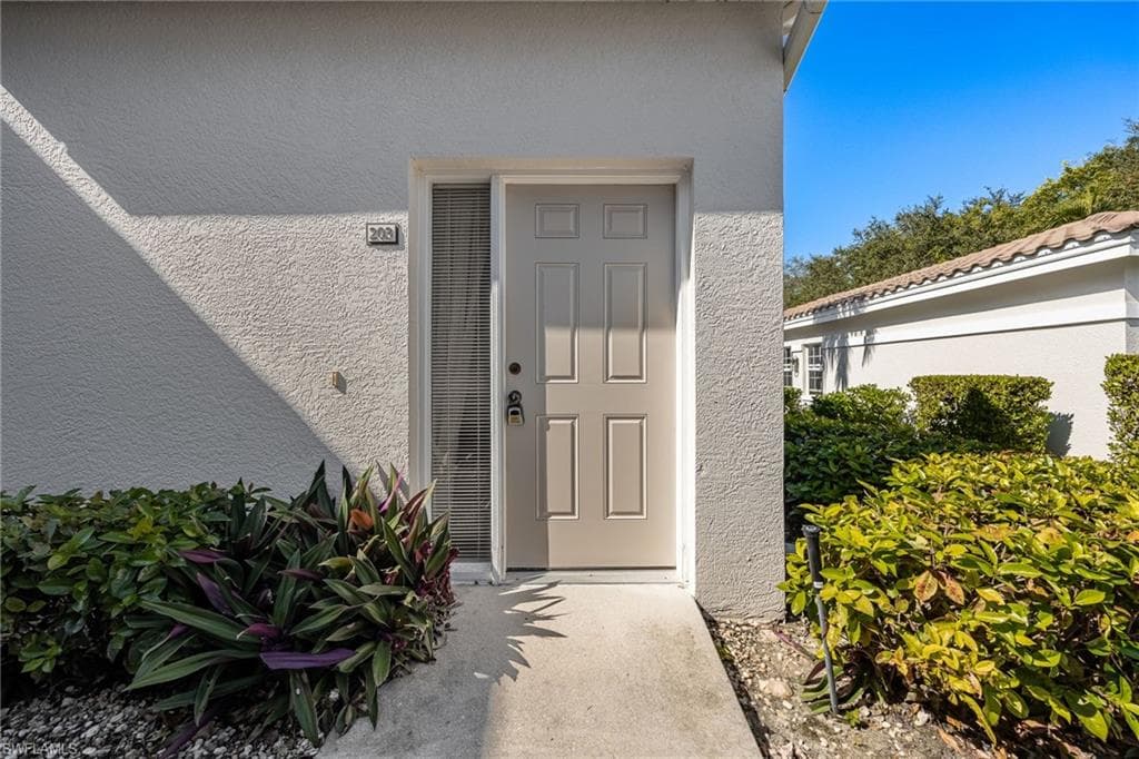 6927 Satinleaf RD N # 203, NAPLES FL 34109-3