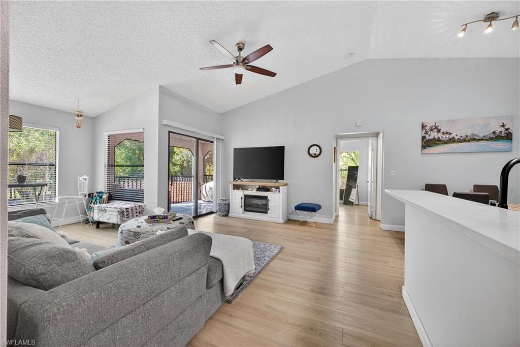 2166 Arbour Walk CIR # 2421, NAPLES FL 34109-2