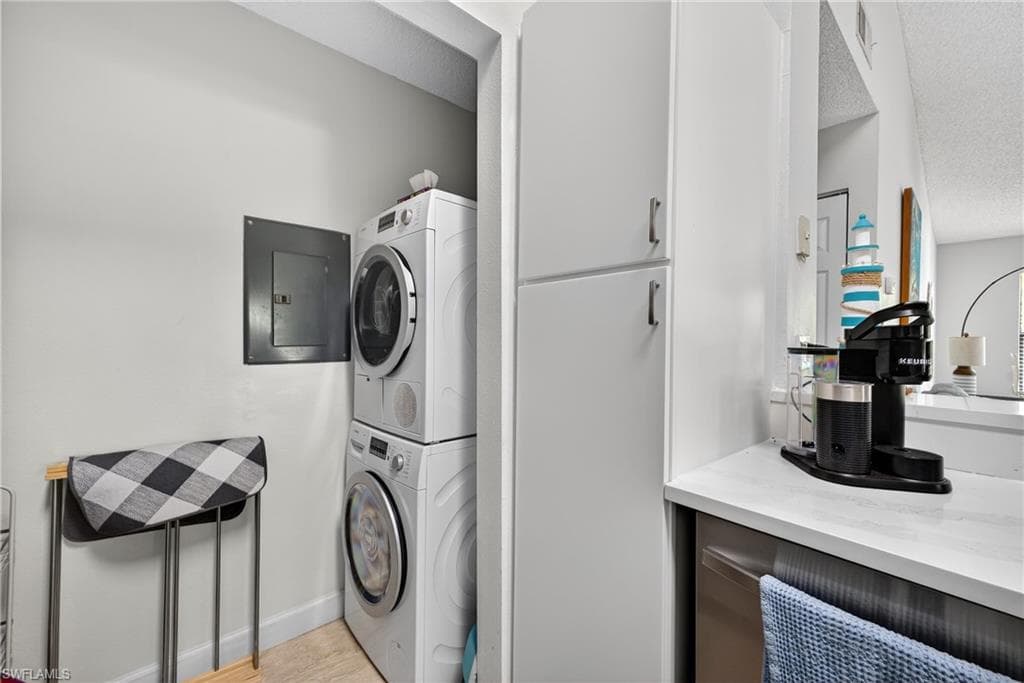 2166 Arbour Walk CIR # 2421, NAPLES FL 34109-19