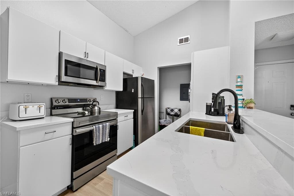 2166 Arbour Walk CIR # 2421, NAPLES FL 34109-14