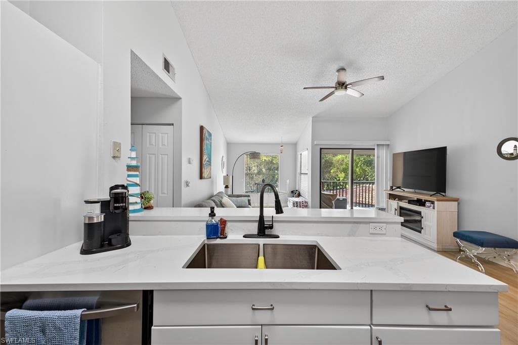 2166 Arbour Walk CIR # 2421, NAPLES FL 34109-18