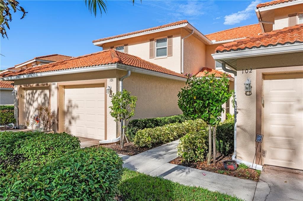 280 Robin Hood CIR # 101, NAPLES FL 34104-2