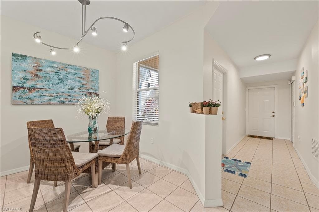 465 Robin Hood CIR # 101, NAPLES FL 34104-10