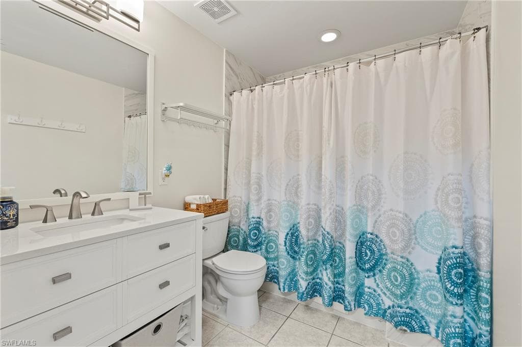 465 Robin Hood CIR # 101, NAPLES FL 34104-18