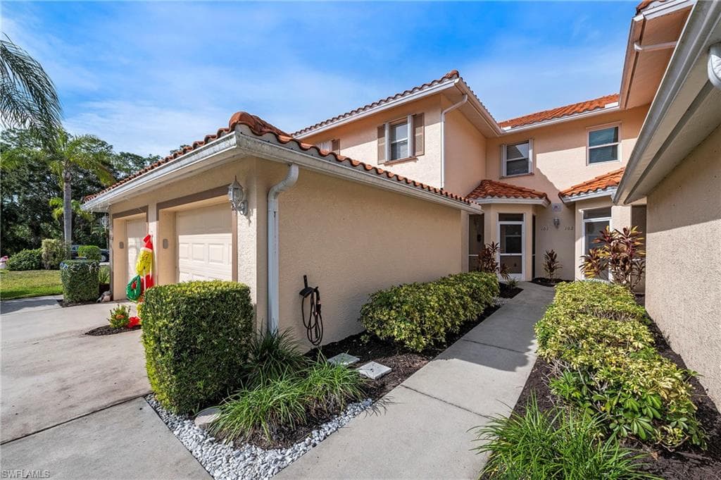 465 Robin Hood CIR # 101, NAPLES FL 34104-3