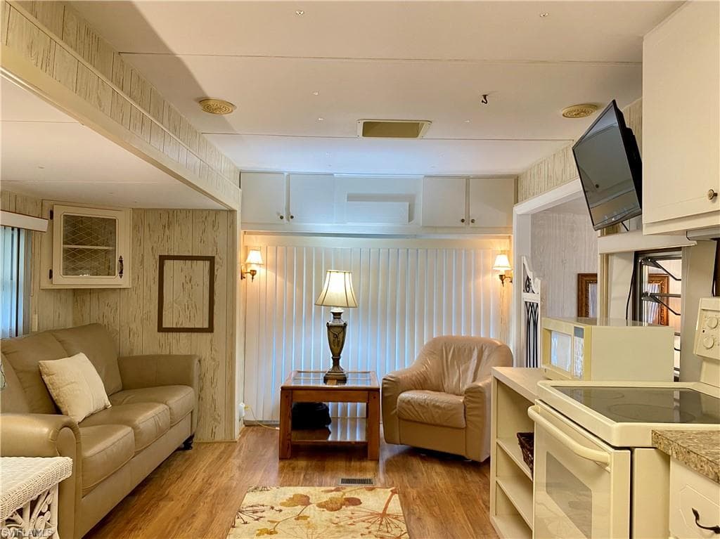 14 Pearl DR # 14P, NAPLES FL 34114-8