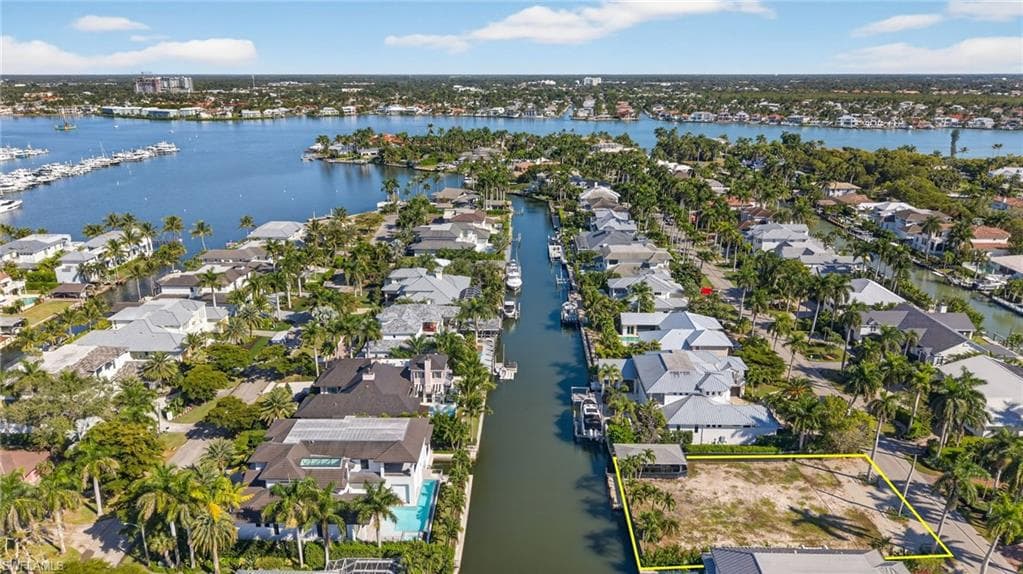 601 17TH AVE S, NAPLES FL 34102-12