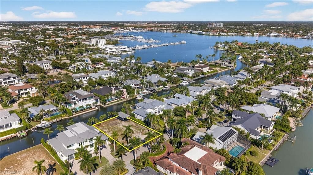 601 17TH AVE S, NAPLES FL 34102-11