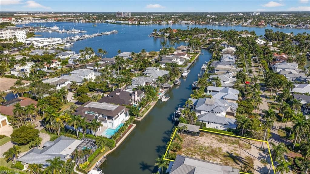 601 17TH AVE S, NAPLES FL 34102-6