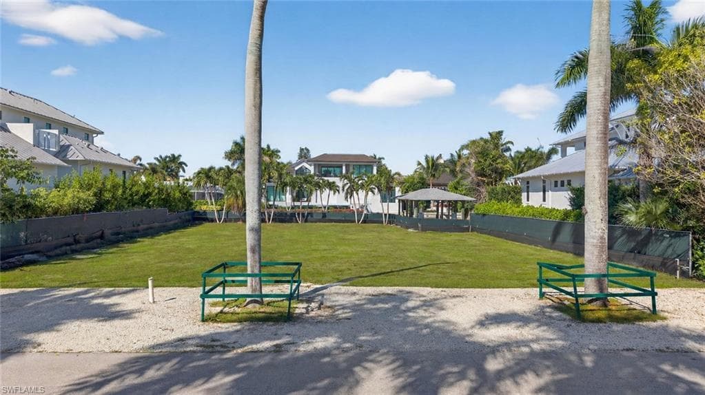 601 17TH AVE S, NAPLES FL 34102-2