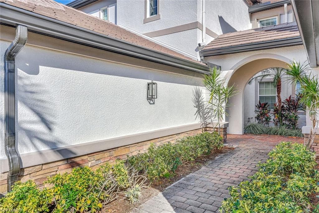 9550 Ironstone TER # 201, NAPLES FL 34120-2