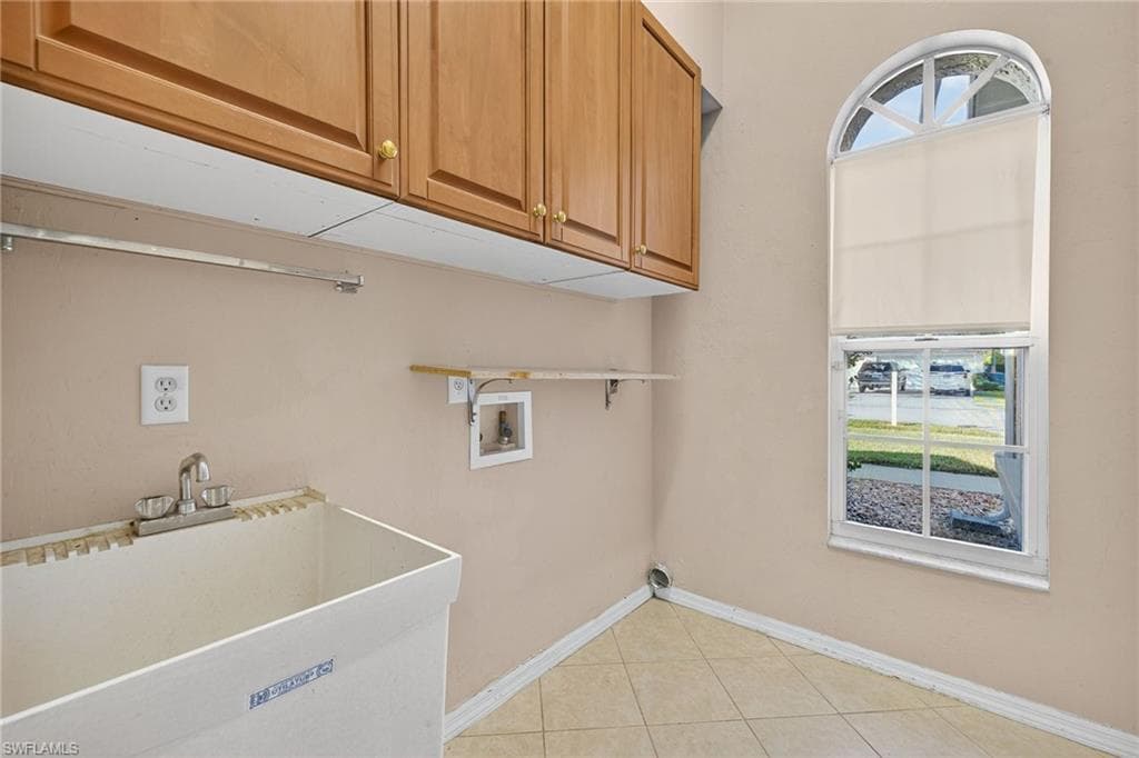 1445 Argyle DR, FORT MYERS FL 33919-21
