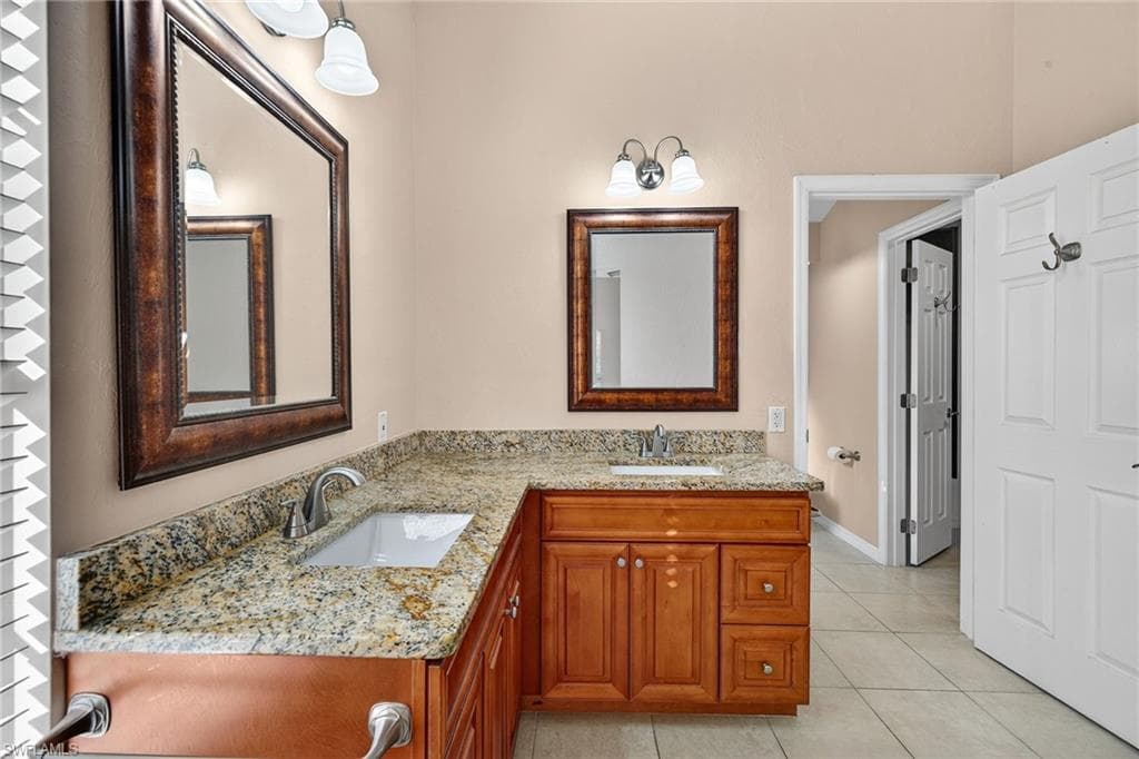1445 Argyle DR, FORT MYERS FL 33919-17