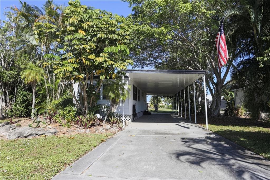 893 Manatee RD, NAPLES FL 34114-1