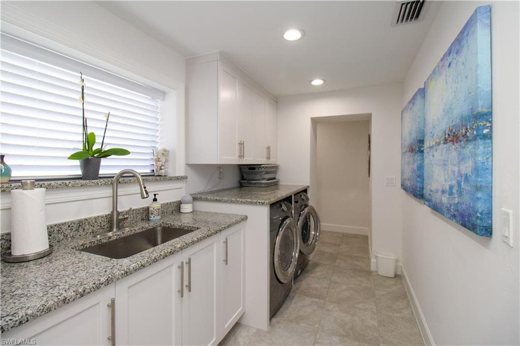 1555 Crayton RD, NAPLES FL 34102-22