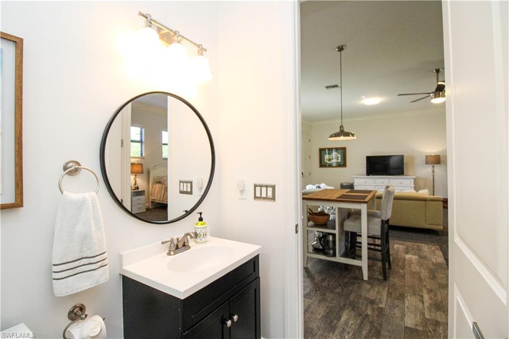 1555 Crayton RD, NAPLES FL 34102-26
