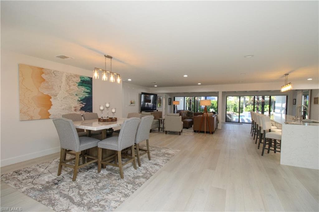 1555 Crayton RD, NAPLES FL 34102-5