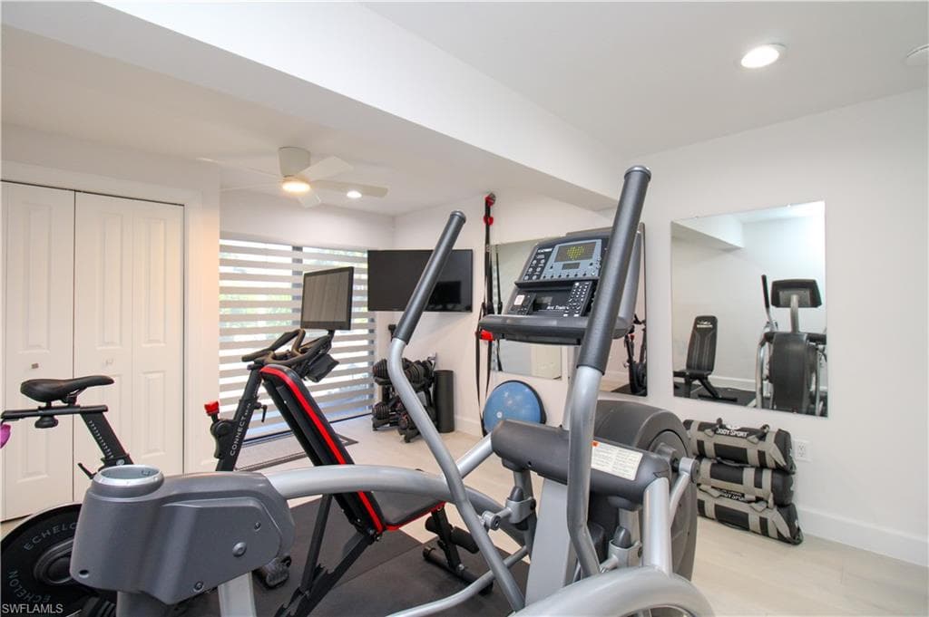 1555 Crayton RD, NAPLES FL 34102-16
